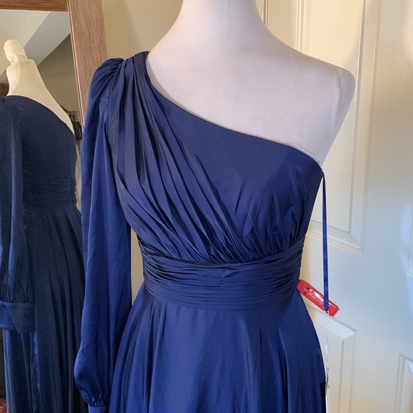 MAC DUGGAL
One Shoulder Bishop Sleeve Flowy Gown - Picture 5 of 15